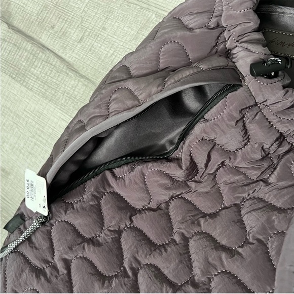 NEW FREE PEOPLE - CLOUD 9 TOTE BAG GUN METAL Quilted Trend Viral Gym Boho - Picture 10 of 12